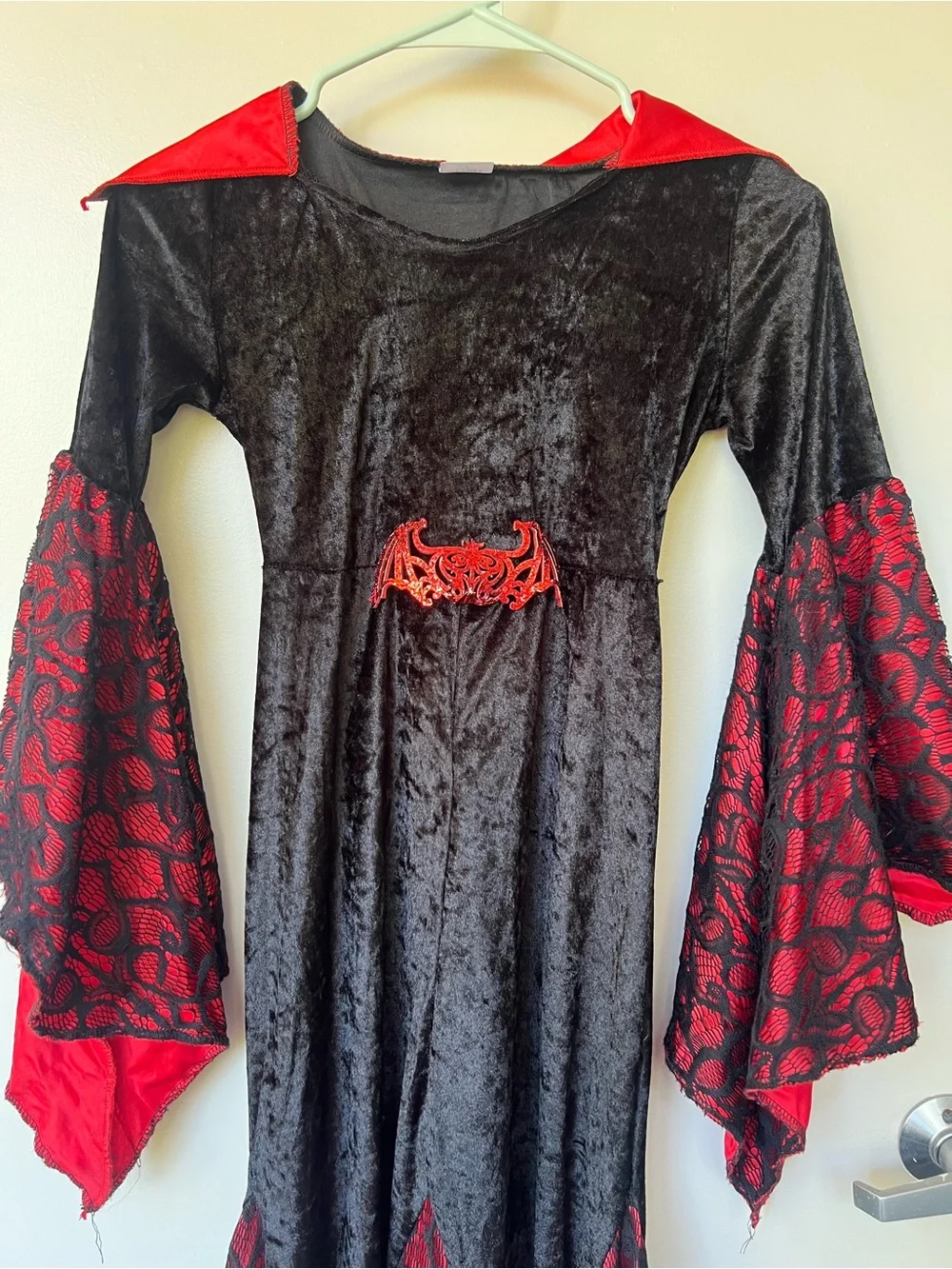 Spirit Halloween- Gothic Vampira (Vampire) Costume Size Medium 8-10 Black/Red
